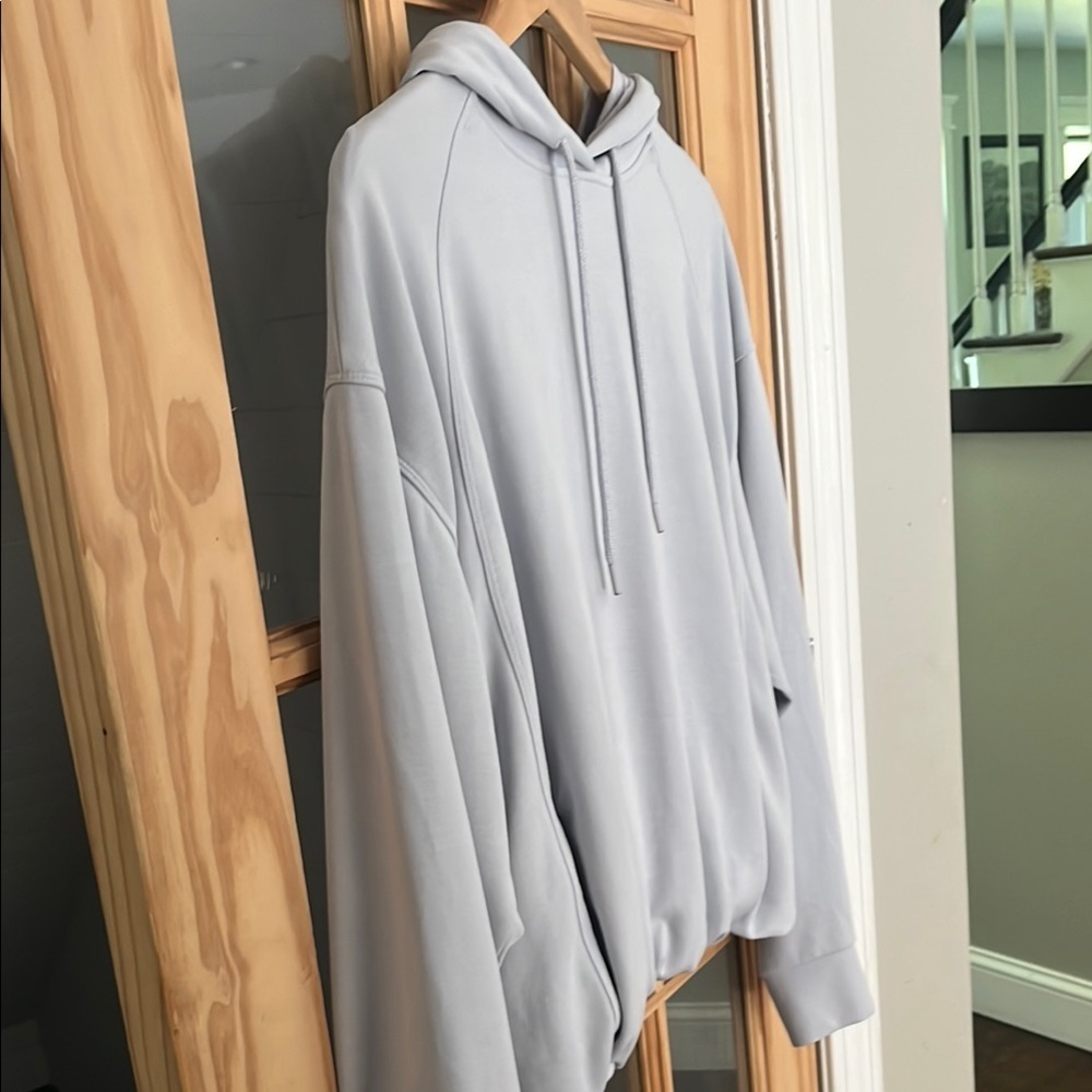 Athleta Gathered Botttom Gray lightweight hoodie with blue undertones  sz med - Picture 2 of 6